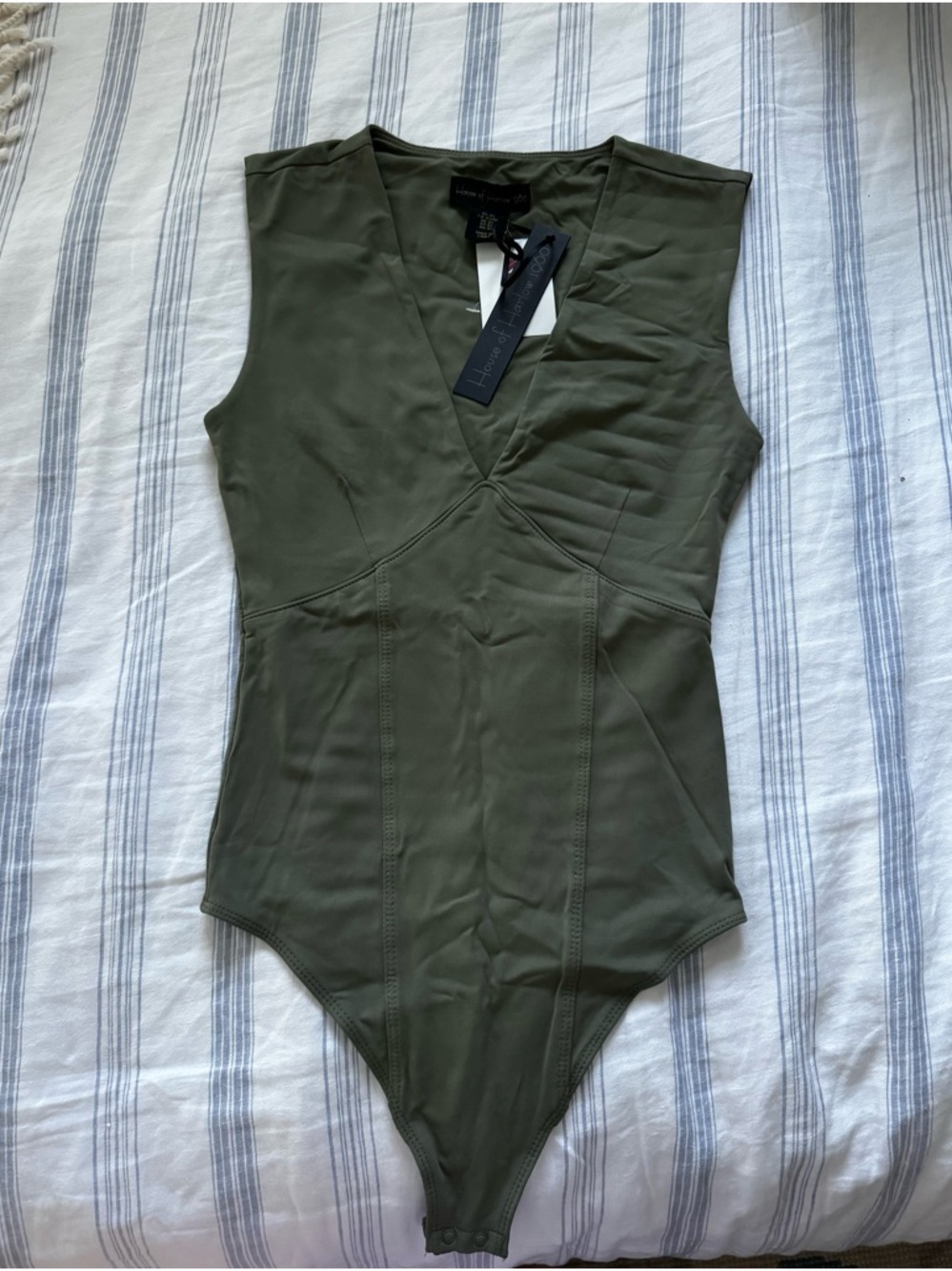 House of Harlow 1960 Olive Green V-Neck Sleeveless Bodysuit
